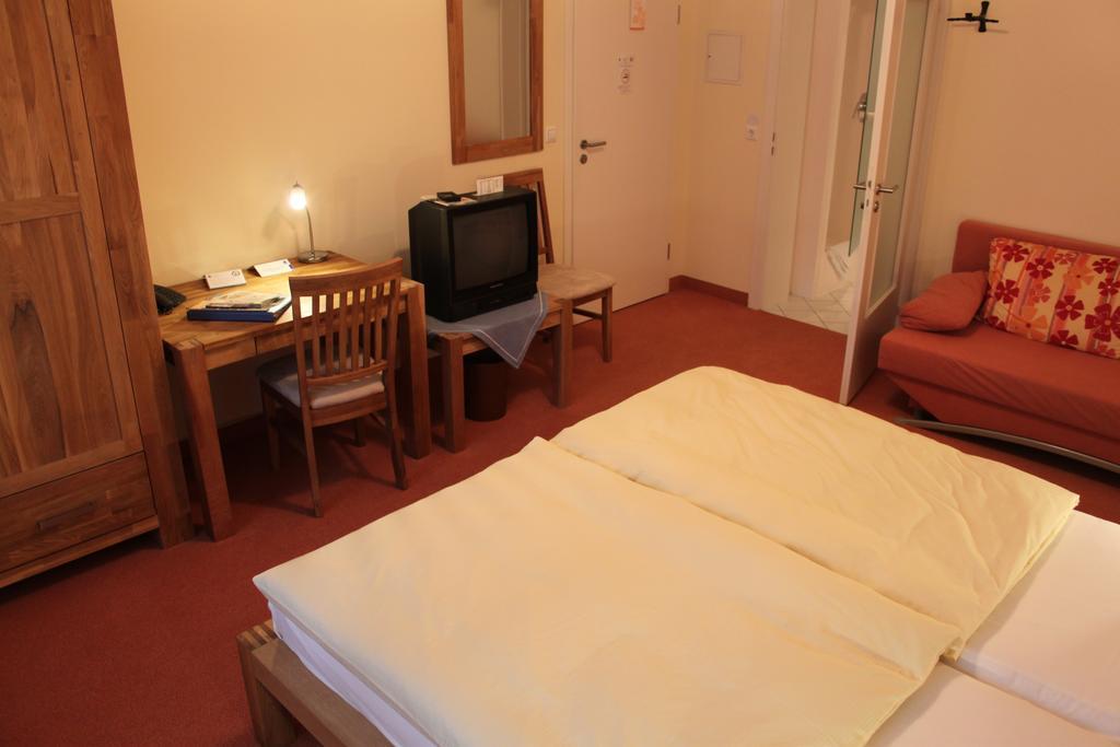 Hotel-Gasthof Die Post Brennerei Frankenhoehe Schillingsfürst Oda fotoğraf