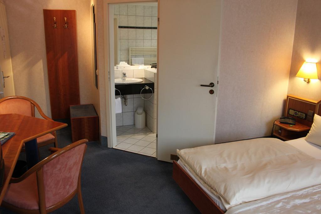 Hotel-Gasthof Die Post Brennerei Frankenhoehe Schillingsfürst Oda fotoğraf