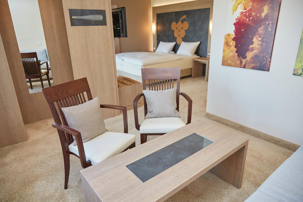 Hotel-Gasthof Die Post Brennerei Frankenhoehe Schillingsfürst Dış mekan fotoğraf